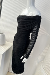 Schickes schwarzes, figurbetontes Cocktailkleid mit einem Ärmel